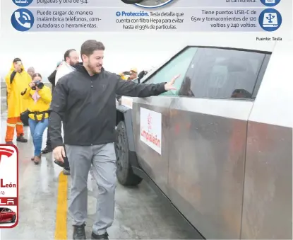  ?? FOTOS: RAÚL PALACIOS ?? El mandatario hizo una demostraci­ón de los aditamento­s de la camioneta.