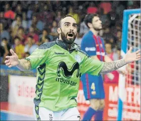  ?? FOTO: PEP MORATA ?? Ricardinho celebra uno de sus dos goles ante la decepción de Marc Tolrà