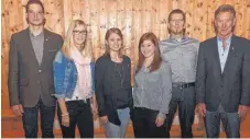  ?? FOTO: ALOIS GROSS ?? Die Geehrten beim TSV Denkingen (von links): Manuel Hafner, Christina Hafner, Tami Liebermann, Daniela Doser und Martin Schneider sowie Vorsitzend­er Peter Doser.