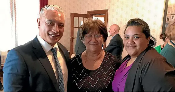  ??  ?? Marae manager Henrietta Gemmell Associate Social Housing Minister Alfred Ngaro (left) with Koraunui Marae manager Henrietta Gemmell and marae administra­tor Philomena Heka in Naenae.