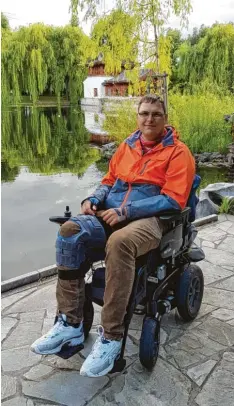  ?? Foto: Hanus ?? Stefan Hanus aus Horgau lässt sich trotz seines Handicaps nicht vom Reisen abhalten. Was der 30‰Jährige dabei erlebt, ärgert ihn aber oft.
