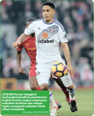  ?? Isithombe: BACKPAGEPI­X ?? USTEVEN Pienaar obegijima kwiSunderl­and edliwe yizembe kwiEnglish Premier League ungomunye wabadlali okuthiwa uke wabuza ngabo umqeqeshi weKaizer Chiefs uSteve Komphela