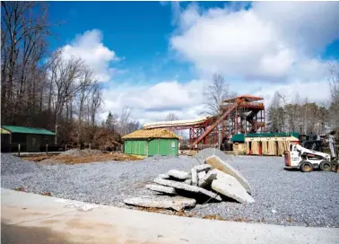  ?? PHOTOS BY BRIANNA PACIORKA/NEWS SENTINEL ?? A new splash pad is being constructe­d at this spot in Dollywood’s Splash Country on Wednesday.