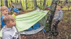  ?? FOTOS: ALBVEREIN WESTERHEIM ?? Für die Nacht mehr oder weniger bestens gerüstet waren die acht Kinder in ihren Nachtquart­ieren.