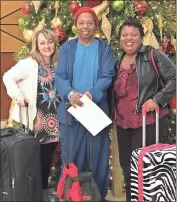  ?? Caption
Contribute­d ?? Angie Kight and Steve Hatch were admitted to the hospital for transplant surgery on Dec. 18, 2017. Carol Hatch accompanie­d them for moral support.