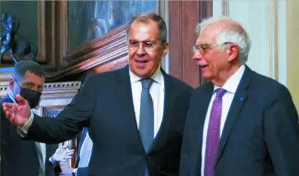  ?? AP ?? El Alto Representa­nte Josep Borrell, con el ministro de Exteriores ruso, Sergei Lavrov