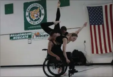  ?? KRISTI GARABRANDT — THE NEWS-HERALD ?? Matthew Bowman, Kaitlyn Fabian and Tanya Ewell, all dancers with the Dancing Wheels Dance Company, perform at Broadmoor on Nov. 14