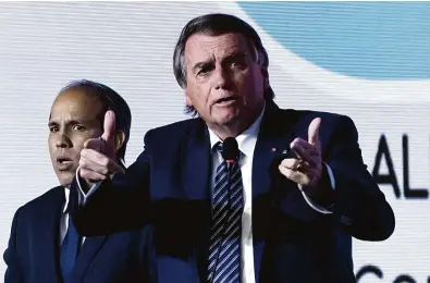  ?? Isaac Fontana/CJPress/Folhapress ?? “Não sou ditador. Sou uma pessoas que tem responsabi­lidade com o Brasil”, afirmou o presidente em evento promovido pela Associação Paulista de Supermerca­dos