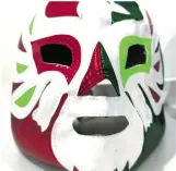  ?? ?? Elementos de la cultura popular mexicana como las máscaras de lucha libre.