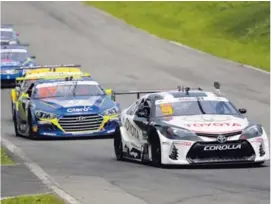  ?? JEFFREY ZAMORA ?? El Toyota de Emilio Milo Valverde encabeza la fila de autos en la Copa Mobil 1, seguido del Hyundai de Danny Formal.
