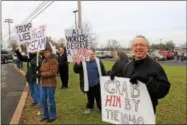  ?? CHARLES PRITCHARD - ONEIDA DAILY DISPATCH ?? Ward 1Councilor Alan Cohen (right) joins protesters against proposed House and Senate tax plans on Dec. 22017