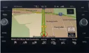  ??  ?? Die Navigation gefällt mit guter Routenführ­ung, klaren Ansagen und flottem Zoom.