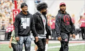  ?? DAVID JABLONSKI/STAFF ?? Former Buckeyes Eli Apple, Ezekiel Elliott and Braxton Miller converse during the Ohio State spring game on Saturday in Columbus.