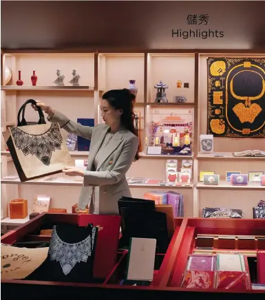  ?? Photo: Elson Li ?? A woman inspects a bag yesterday at the Hong Kong Palace Museum’s new gift shop ART EXPRESS.