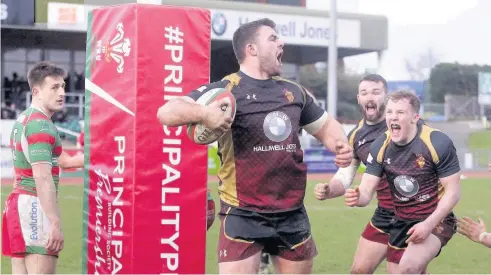  ?? Picture: STEVE LEWIS ?? No 8 Huw Worthingto­n celebrates after scoring the try which earned RGC a place in the last four of the WRU National Cup at Llandovery’s expense