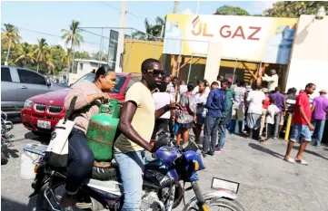  ??  ?? People wait to buy gas in Port-au-Prince, Haiti. — Reuters photo