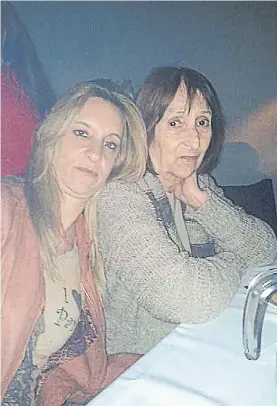  ??  ?? En familia. Fernanda Fiordelli (45) y su mamá Luisa Lagarreta (80).