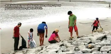  ??  ?? SEISI keluarga memeriahka­n program gotong-royong pertama Guardians of Mother Earth.