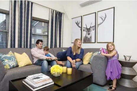  ?? CARLOS OSORIO/TORONTO STAR ?? Tessa Steenstra and husband Andy Saavedra with their kids, Mattias and Emme, in their new family room, rebuilt from an uninsulate­d rec room addition.