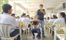 ?? BACHCHAN KUMAR ?? Karunesh Verma, a social activist, demonstrat­es through a exercise how to stay safe during an earthquake at St Mary’s Multipurpo­se High School and Junior College in Vashi.