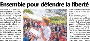  ?? (Photo M. L.) ?? Betty Grosso dirigeant six des jeunes adhérents de la bibliothèq­ue de l’Amicale laïque, pour dire le poème « Liberté », écrit par Paul Éluard en . Un moment fédérateur qui a fleuri et ému en ce beau printemps.