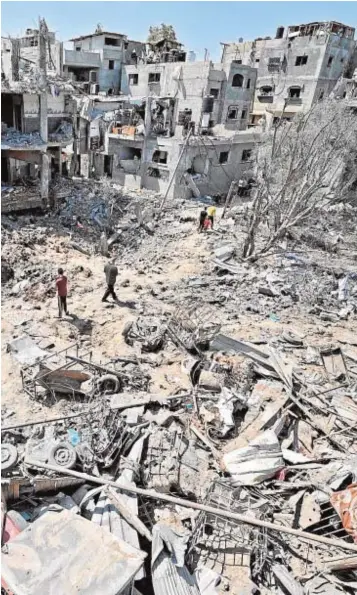  ?? AFP ?? Edificios destruidos por los ataques aéreos israelíes sobre Gaza