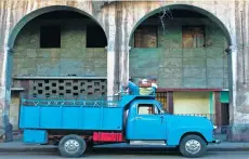  ?? AGENCE FRANCE-PRESSE ?? Left: A man reads a newspaper atop a truck in Havana. In Cuba it seems time has stood still since the 1960s. Right: Cubans line up to buy newspapers at a newsstand in Havana.