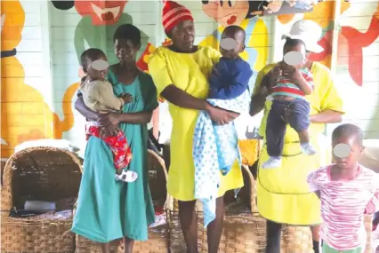  ??  ?? Chipo Jombo (left) posing for a picture together with other inmates and their children.