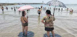  ?? REUTERS ?? Bathers enjoy a summer day due to the high temperatur­es at Agua Dulce beach in the Chorrillos district, Lima, Peru, on Feb. 24.