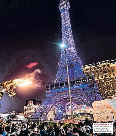  ?? VCG / GETTY ?? El dragón y la torre. Un desfile celebra en Macao el 70 aniversari­o de la República Popular China