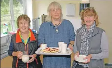  ?? 50_c38clchan0­2 ?? Anne MacArthur, Morag Duff and Susan Ward served tea and coffee.