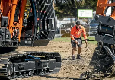  ??  ?? Mike Rowe from Waikato competes in the excavator competitio­n.