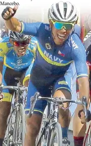  ?? - ERNIE PEñAREDOND­O ?? Navy’s Jan Paul Morales raises his arm in victory at the finish line in front of the Roxas City Hall.
