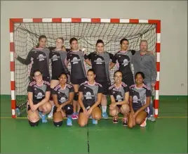  ??  ?? L’équipe féminine du club de handball beausoleil­lois tentera de se qualifier pour le e tour de la coupe de France.