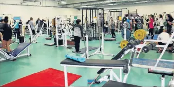  ??  ?? Une salle de musculatio­n bien équipée.