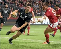  ?? GETTY IMAGES ?? Jackson Garden-Bachop scores a try against Canada in Vancouver.