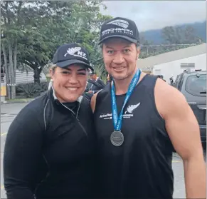  ??  ?? Good form: Waka ama paddlers Pania and Turi Hodges.