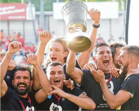  ?? Foto: Imago/Pressefoto Baumann ?? Ende Mai feierten die Ulmer nach dem 3:0 Sieg gegen den TSV Ilshofen im Stuttgarte­r Gazi Stadion den Gewinn des WFV Pokals. Zumindest der Einzug ins Viertelfin­ale sollte auch in dieser Saison Formsache sein.