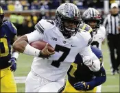  ?? AP ?? Redshirt freshman quarterbac­k Dwayne Haskins (7) scrambles 22 yards to the Michigan 1, setting up Ohio State’s go-ahead touchdown in the third quarter.