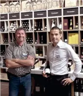  ?? ?? Daniel Pouylau (à g.) et le caviste Romain Schmitt inaugurent leur foire aux vins le 27 septembre.