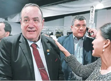  ?? Foto afp ?? TRIUNFO. Alejandro Giammattei ganó en el balotaje a la ex primera dama Sandra Torres.