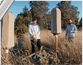  ?? ?? Arriba: Hiive replica el microclima de las cavidades de los árboles donde suelen habitar las abejas melíferas y funciona como colmena artificial, pero sostenible. Abajo: S’Werve es una silla de ruedas para jugar al baloncesto que puede manejarse fácilmente con una sola mano, gracias a un eje que gira en la dirección del rumbo.