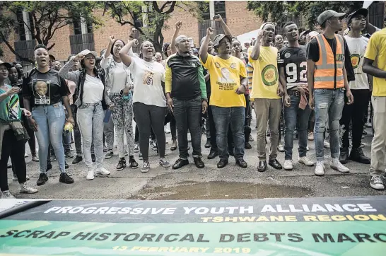  ?? Picture: Jacques Nelles ?? THREAT. Members of the Progressiv­e Youth Alliance during a protest outside the department of higher education in Pretoria yesterday.