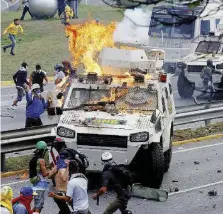  ?? Reuters ?? Lavoratori in piazza Gli scontri del 1° maggio a Caracas