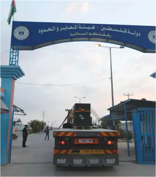  ?? (Ibraheem Abu Mustafa/Reuters) ?? A TRUCK loaded with crates waits at the Erez crossing to enter Israel last summer.