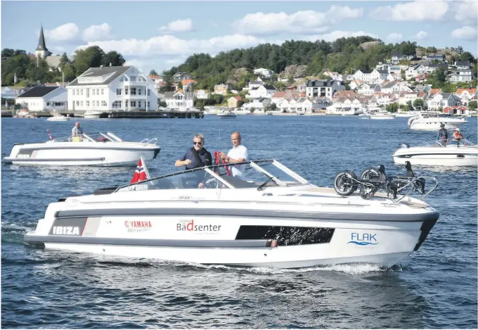  ??  ?? FINVAER: Det var nydelig sommervaer da Anders Topland og Tore Terkelsen forlot Grimstad, men litt for mye vind for å gå rett over havet til Skagen.