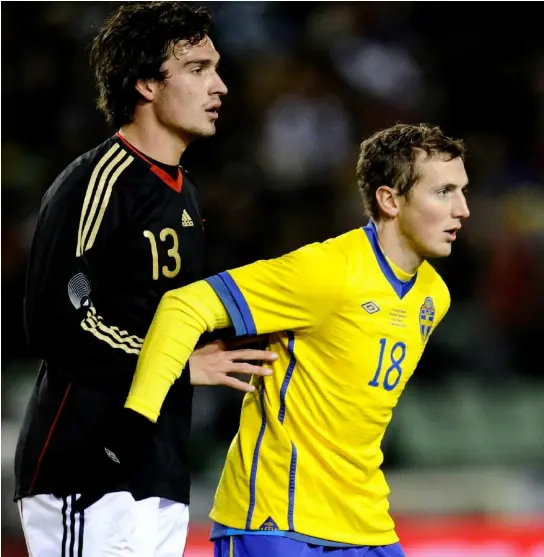  ?? KEYSTONE ?? Nel 2010 in amichevole a Göteborg contro la Germania di un giovane Hummels l’esordio con la maglia delle Tre Corone