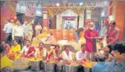  ?? HT PHOTO ?? ■
Chhappan Bhog being offered to the Goddess as a part Annakoot puja at Kali Bari temple in Lucknow on Monday.