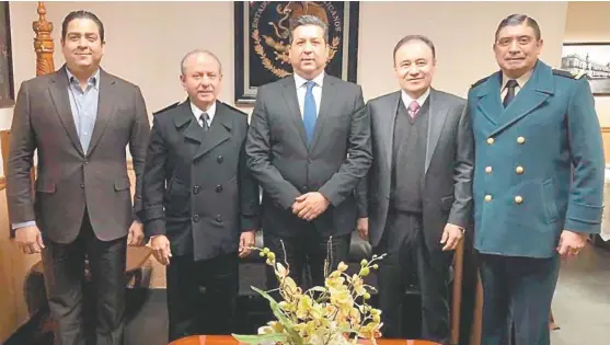  ?? CORTESÍA ?? El gobernador se reunió con titulares de Seguridad, Sedena y Marina, y el senador.