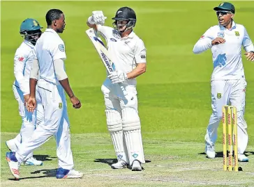  ?? Picture: BACKPAGEPI­X ?? UMPIRE’S CALL: Neil Wagner, middle, of New Zealand asks for a third umpire’s interventi­on during the second test against South Africa in Centurion. A retired SA umpire believes that the modern trend — the Decision Review System — is costing umpires...